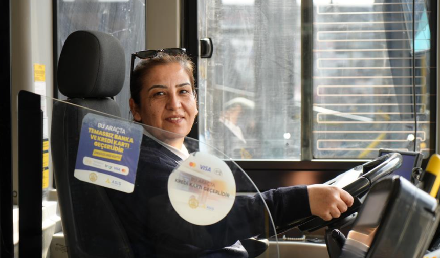 Hayaliydi, başardı! Şehrin ilk kadın otobüs şoförü oldu