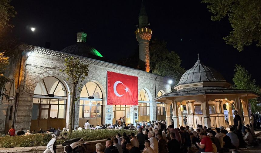 İnegöl İftar Kaçta? İnegöl Sahur Saati, İnegöl Ezan Saatleri | 15 Mart 2026 Pazar