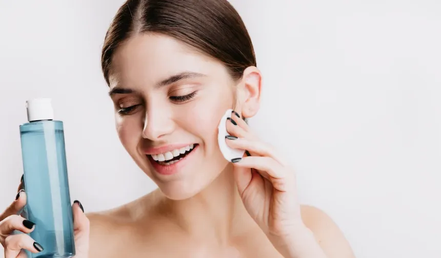 Tonik Nedir? Cilt Bakımında Ne İşe Yarar, Nasıl Kullanılır?
