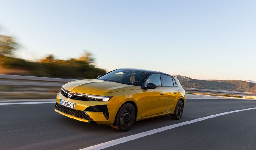 Yeni Opel Astra Türkiye’ye Geliyor! 130 Beygirlik Dizel Motoru ve Yenilenen Tasarımıyla Neler Sunacak?