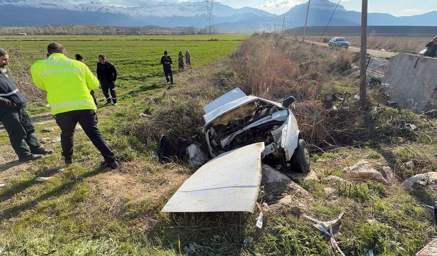 Kontrolden çıkan otomobil şarampole yuvarlandı