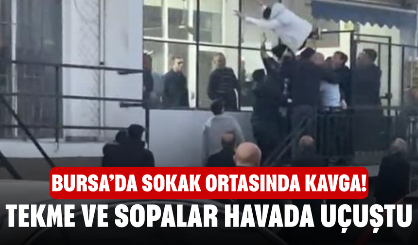 Bursa’da Sokak Ortasında Kavga! Tekme ve Sopalar Havada Uçuştu