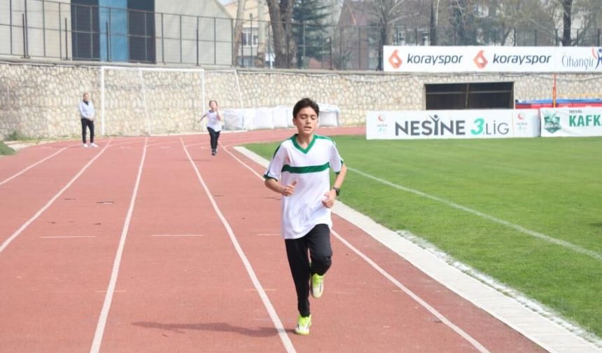 İnegöl Spor Festivali’nde 150 Öğrenci Atletizmde Yarıştı