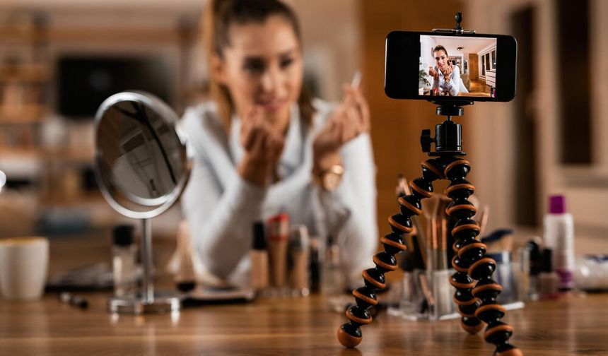 Influencer Nedir, Ne İş Yapar? Sosyal Medyadan Para Kazanmak Helal mi? İslam’a Göre Influencerlık