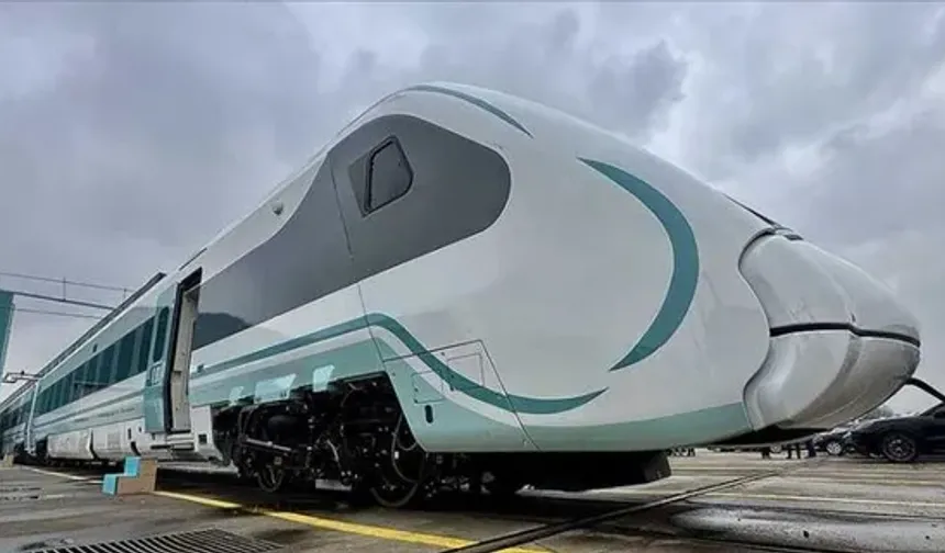 Raylarda Yeni Güç! Yerli Hızlı Tren 225 Km Hıza Ulaştı, Türkiye Ulaşımda Yeni Bir Eşiğe mi Geliyor?