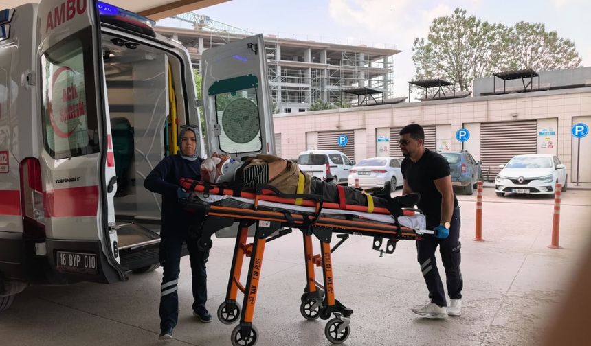 İnegöl'de Servis aracının çarptığı yaşlı adam yaralandı