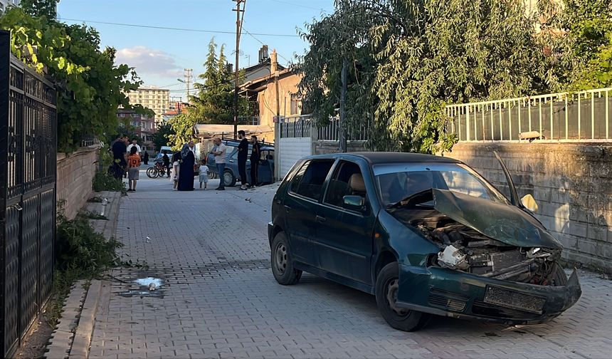 Ehliyetsiz çocuk sürücünün karıştığı kazada 2’si çocuk 5 kişi yaralandı
