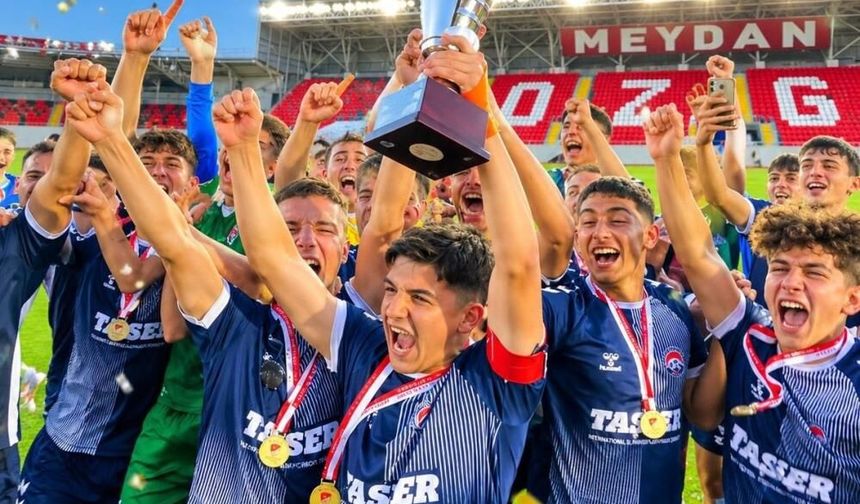 Bursa'da U18 Türkiye Şampiyonu oldu!
