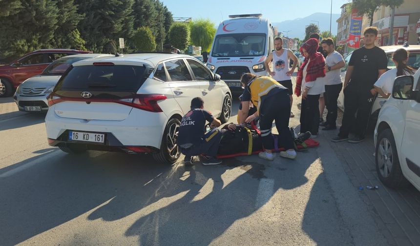 İnegöl’de otomobilin çarptığı kadın yaralandı