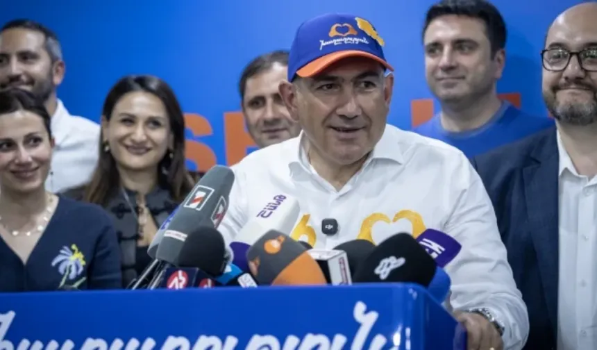 Ermenistan’da Paşinyan hükümeti istifa etti