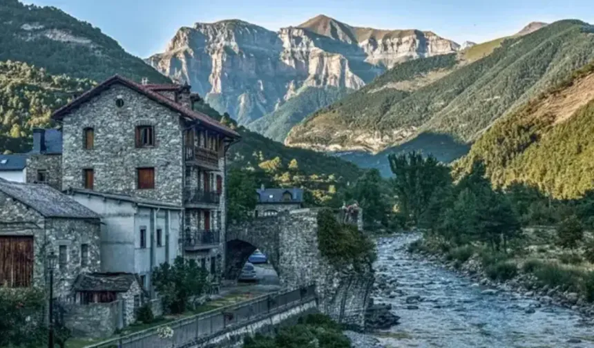 12 Ağustos’ta Herkes Bu Köye Akın Edecek! Rezervasyonlar Yıllar Öncesinden Doldu