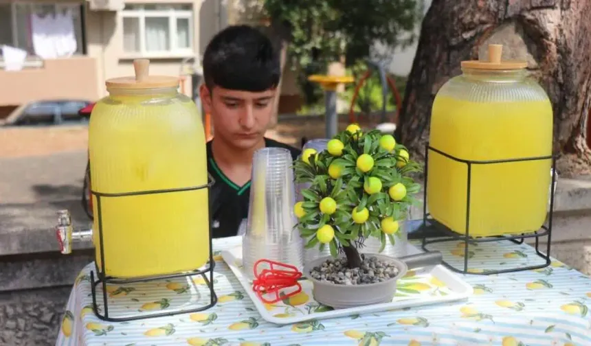 14 yaşında limonata satarak ayda 90 bin lira kazanıyor