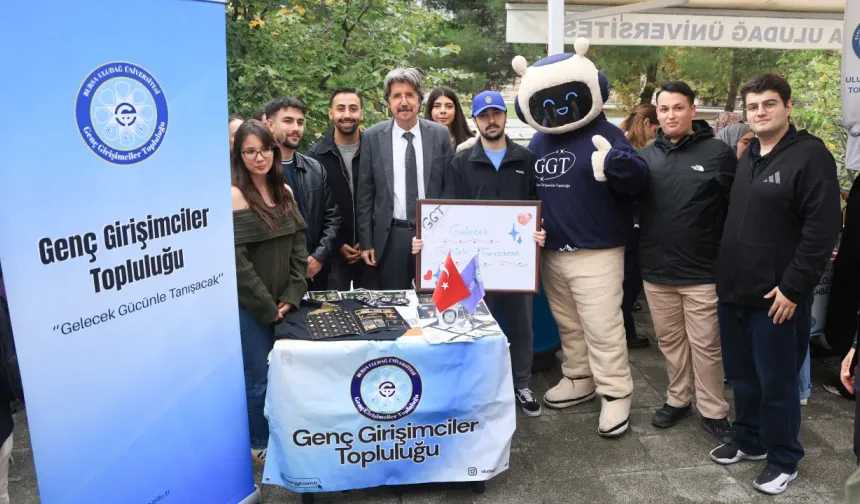 BUÜ’de yeni akademik yıl başladı: Öğrenci toplulukları stantlarını açtı