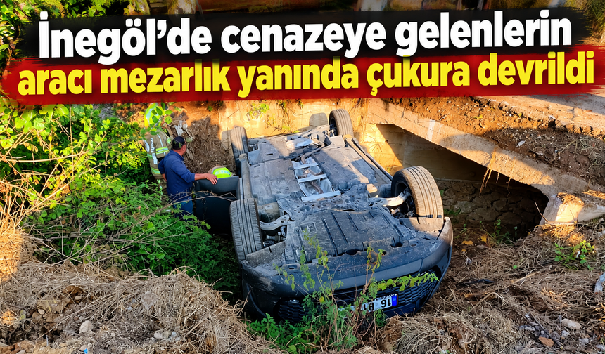 İnegöl’de cenazeye gelenlerin aracı mezarlık yanında çukura devrildi
