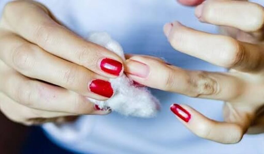 Asetonsuz oje nasıl çıkarılır? Evdeki malzemelerle oje çıkarma yöntemleri