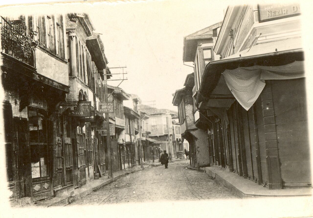 UZUN SOKAK