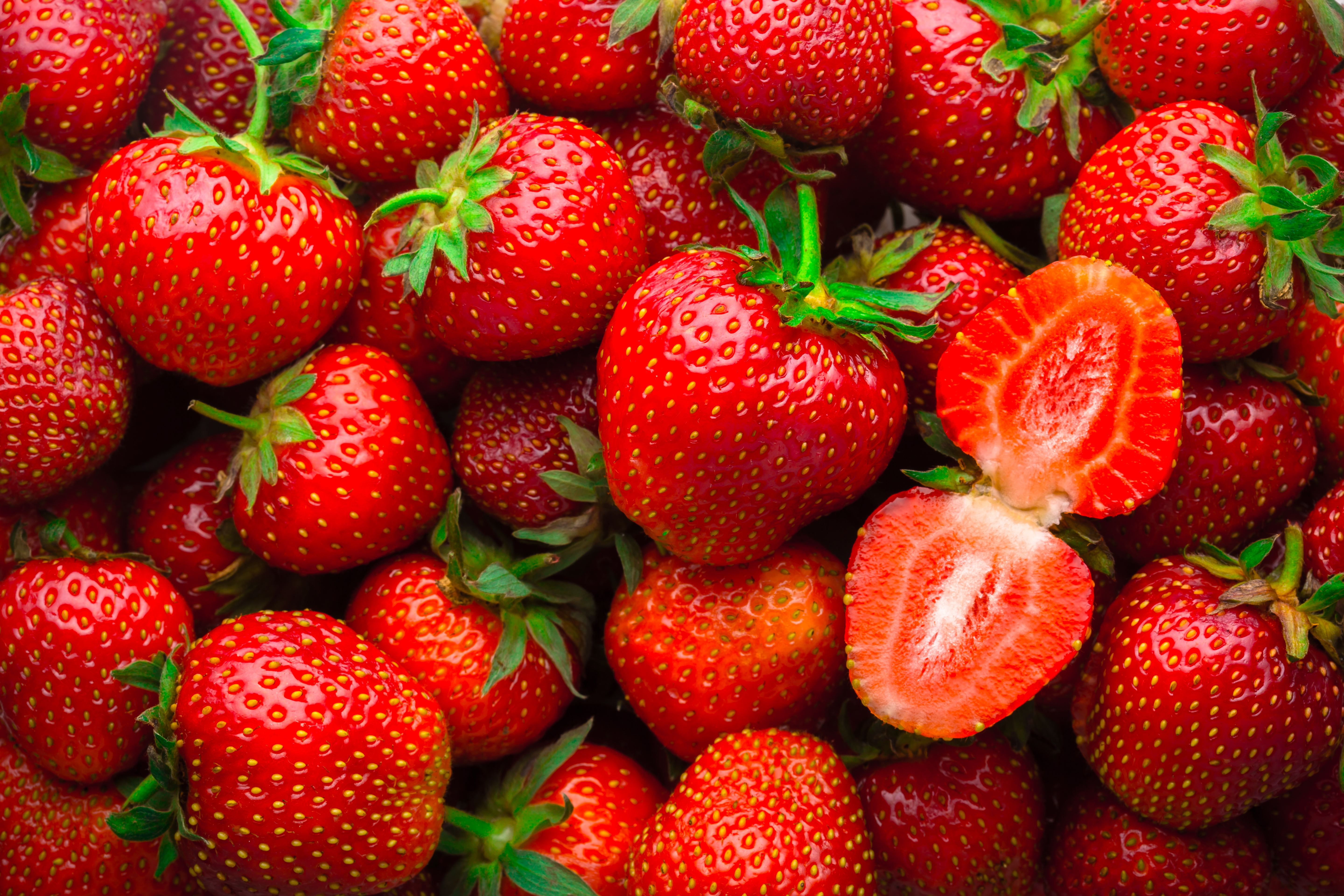 background-from-fresh-red-strawberries
