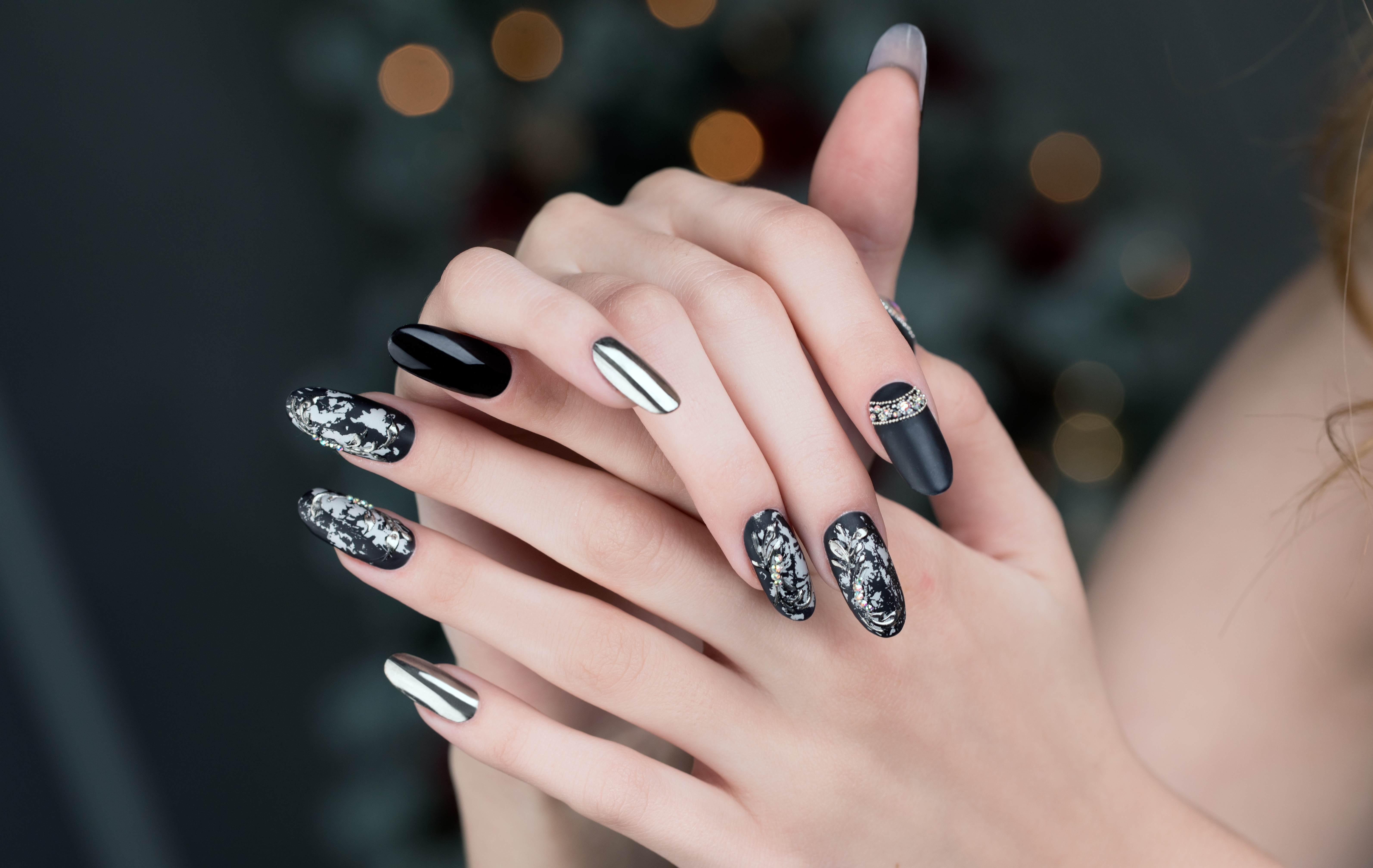 black-nails-manicure