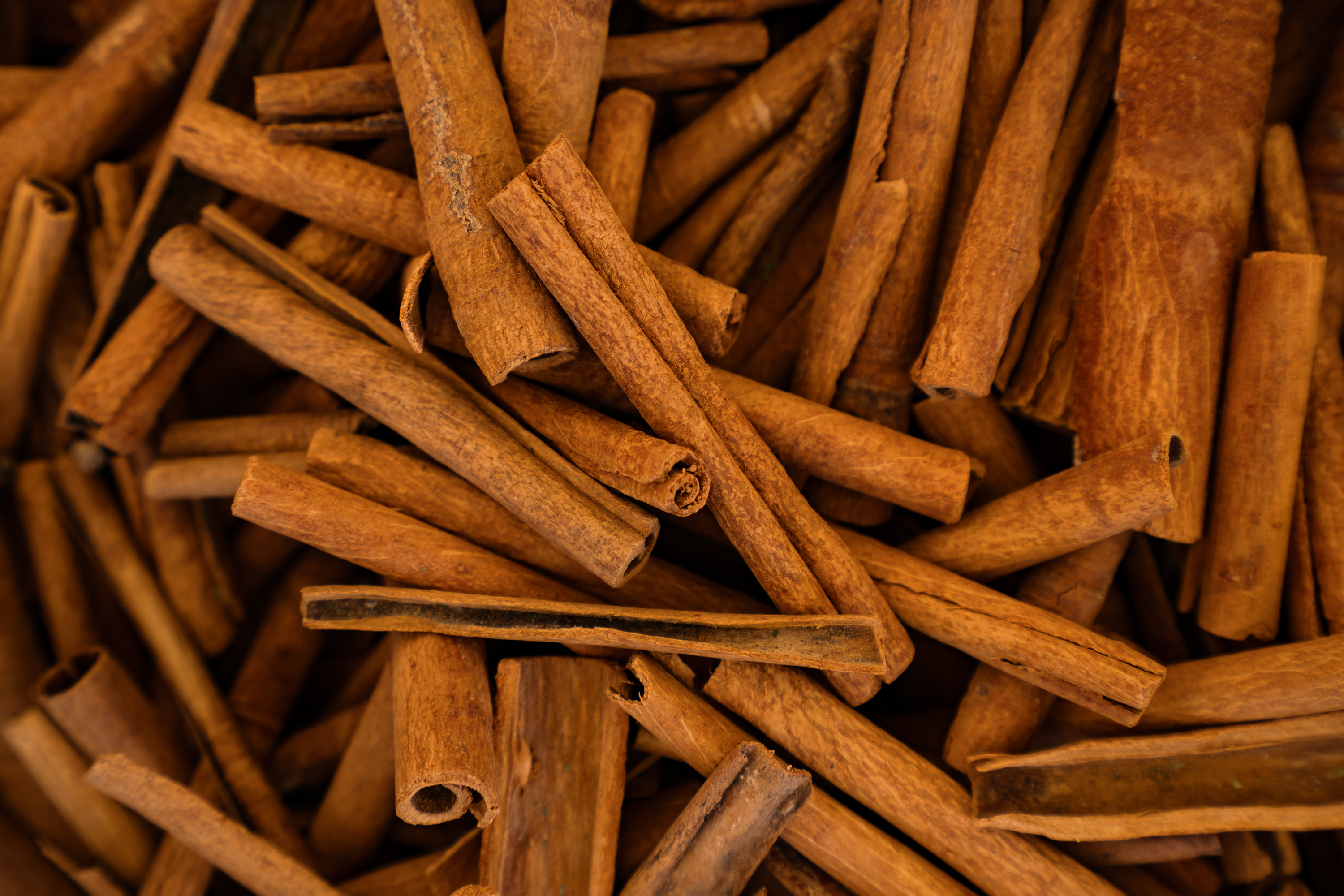 cinnamon-sticks-background
