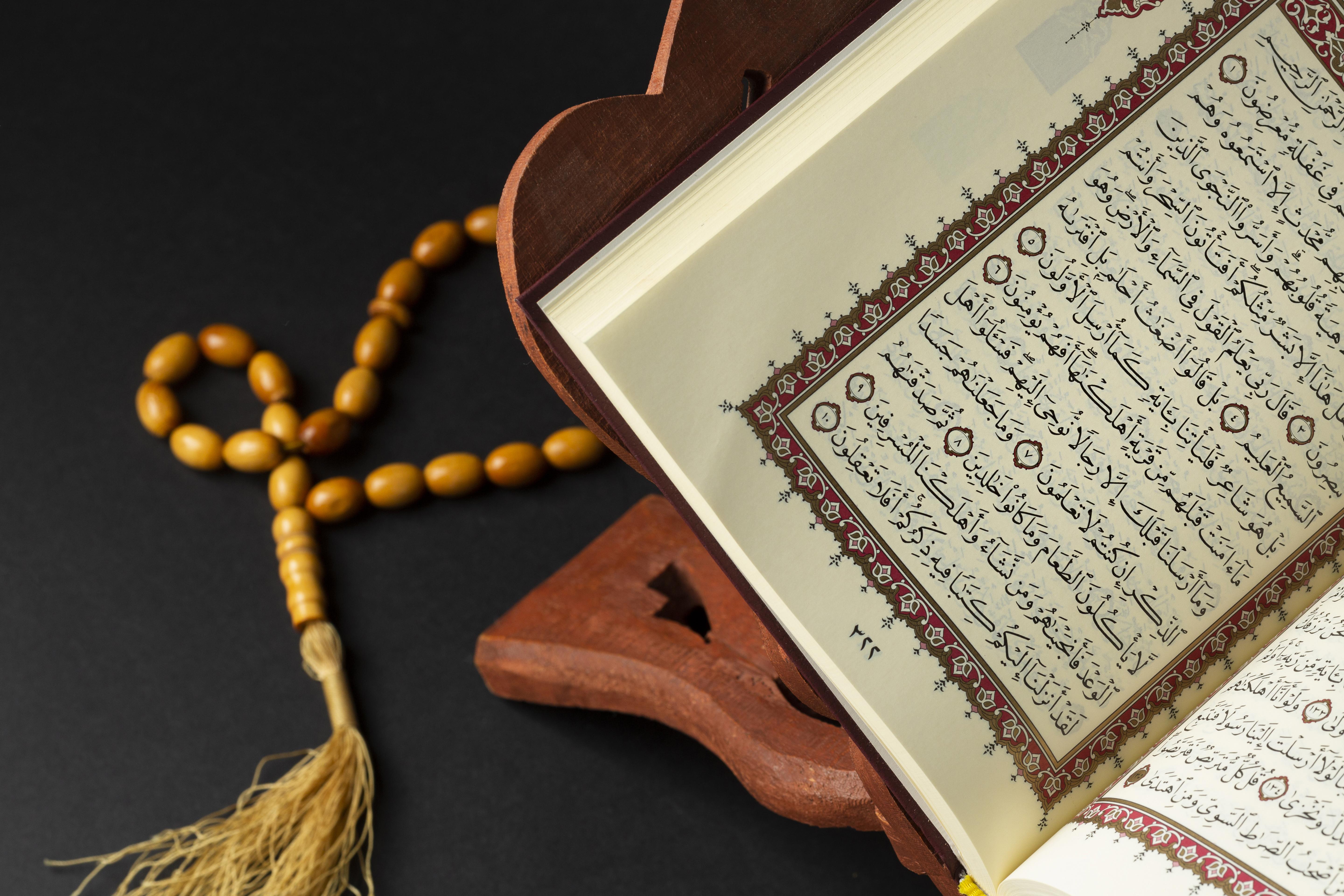 close-up-islamic-new-year-with-quran-book