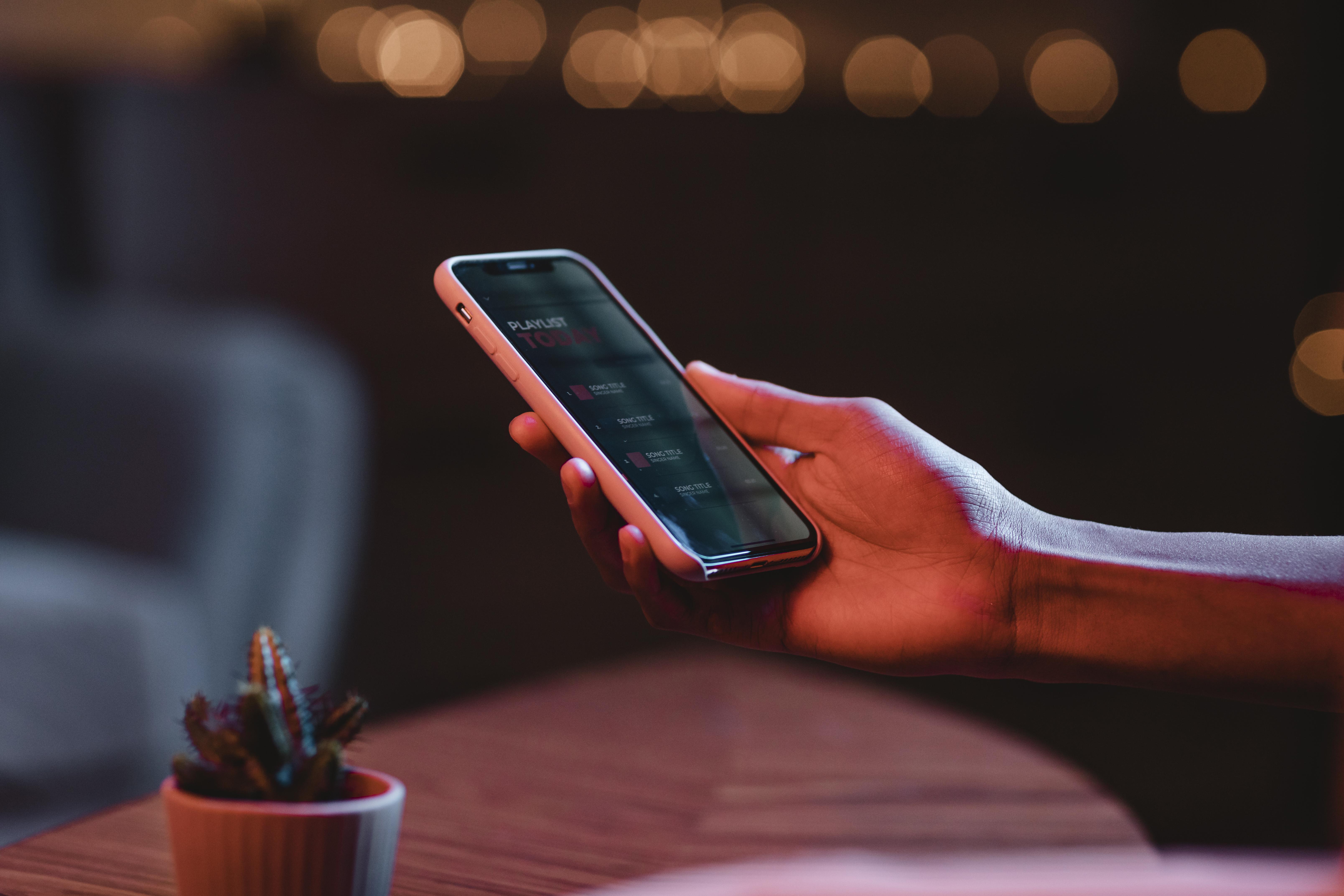 side-view-man-holding-smartphone-hand