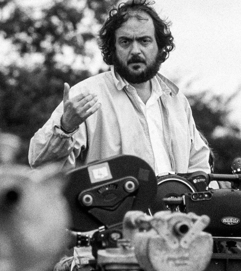 1 Kubrick_on_the_set_of_Barry_Lyndon_(1975_publicity_photo)
