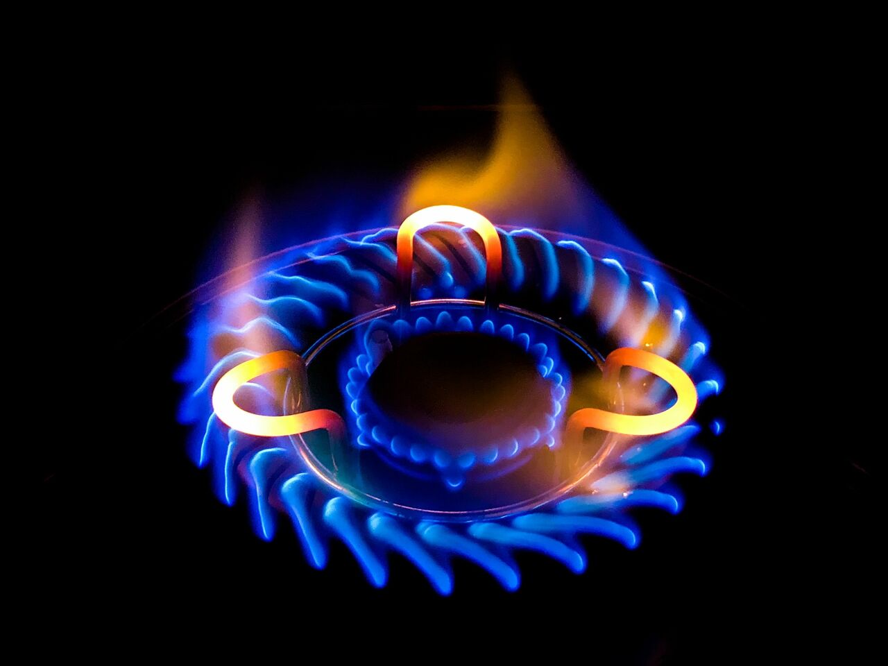 closeup-shot-beautiful-blue-flame-gas-stove