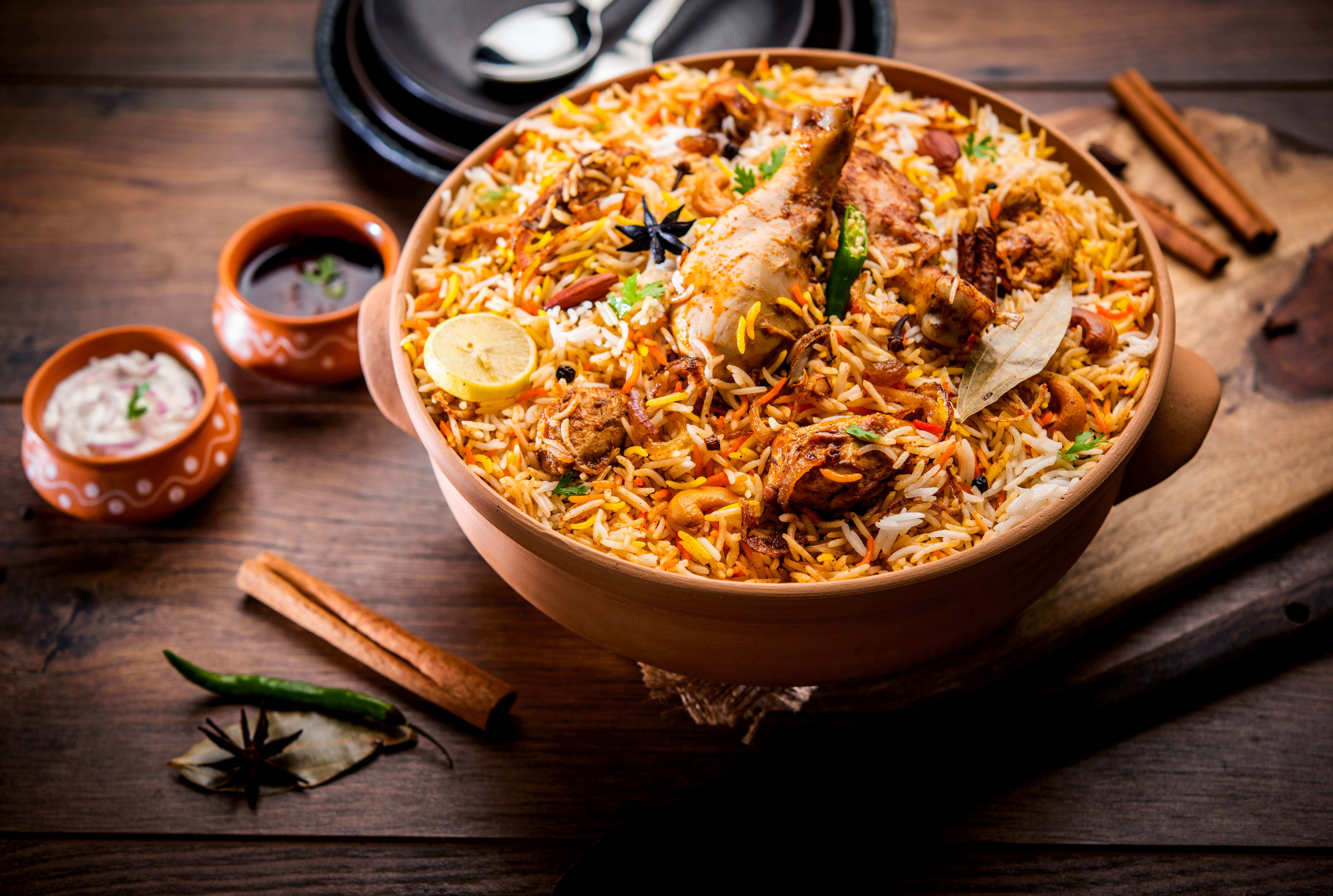 dum-handi-chicken-biryani-is-prepared-earthen-clay-pot-called-haandi-popular-indian-non-vegetarian-food