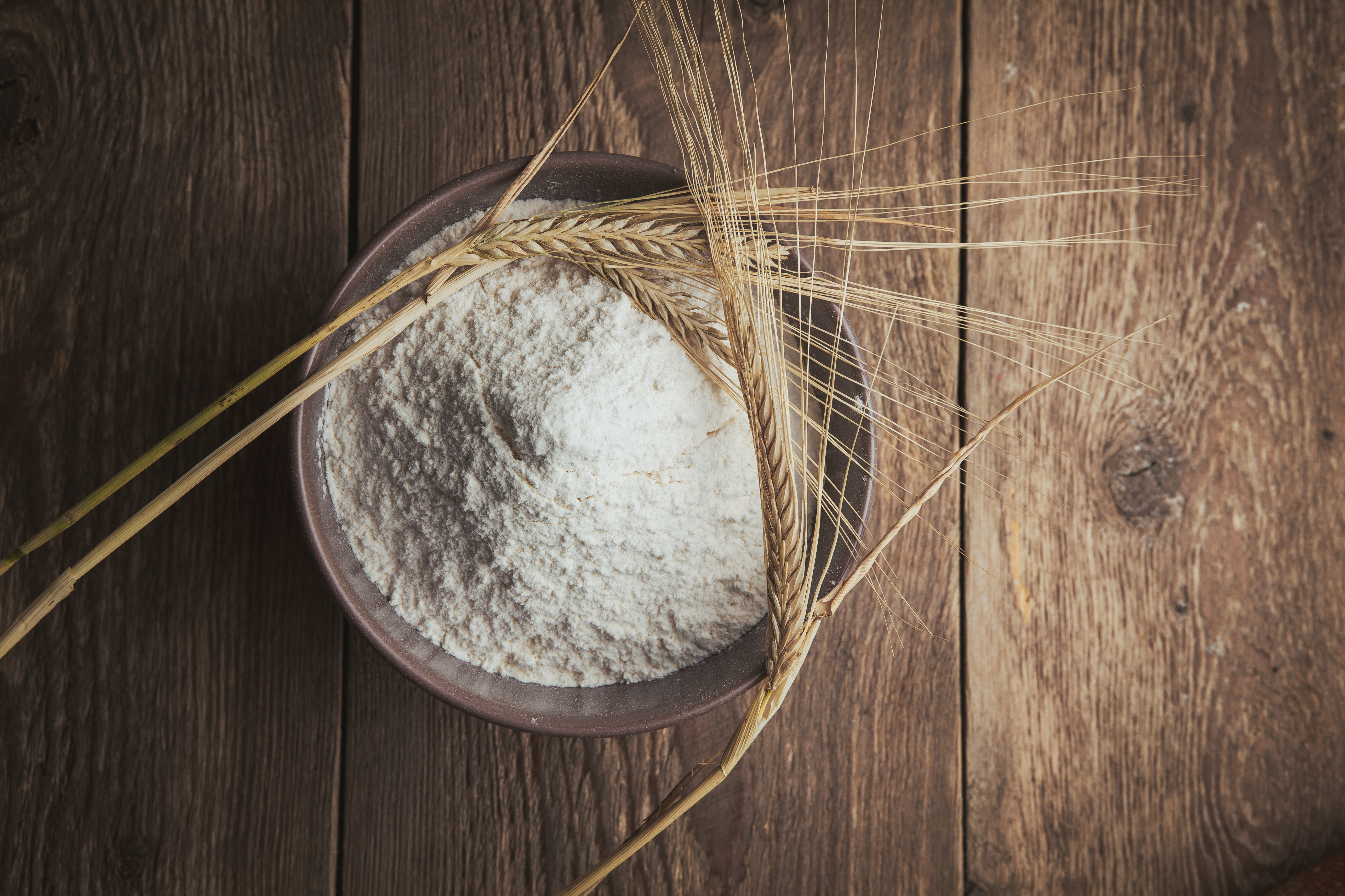 flour-wheat-wooden-flat-lay