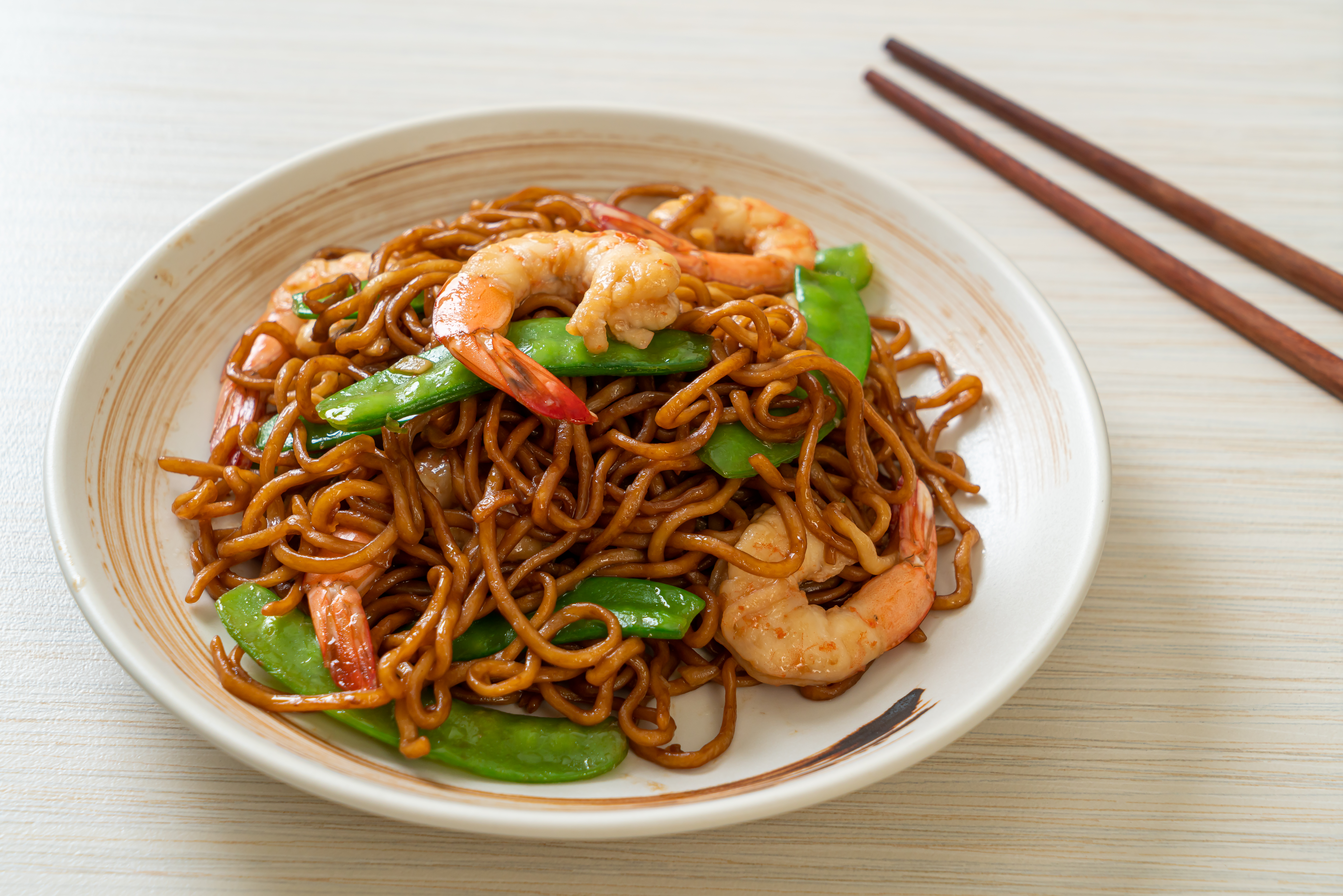 stir-fried-yakisoba-noodles-with-green-peas-shrimps-asian-food-style