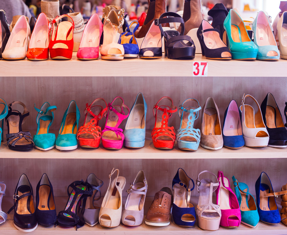 view-italian-female-shoes-shelves-shop