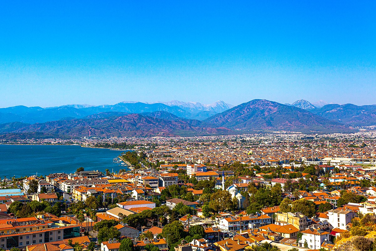 Fethiye_Town_in_Daylight_(cropped)