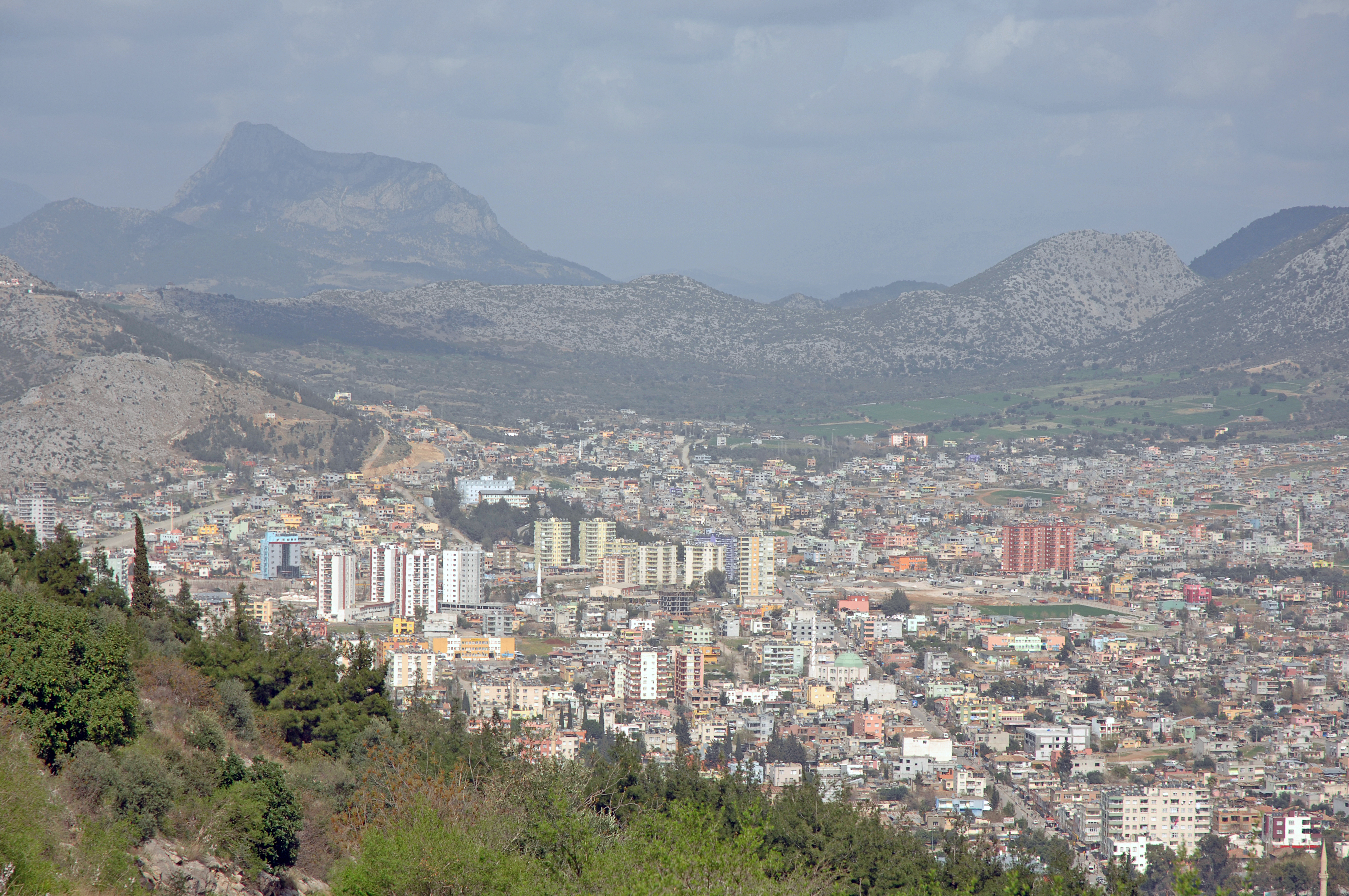 Kozan_view_from_castle_hill_3136