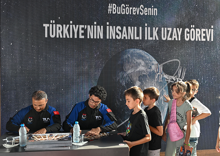 turk astronot uzay (2)