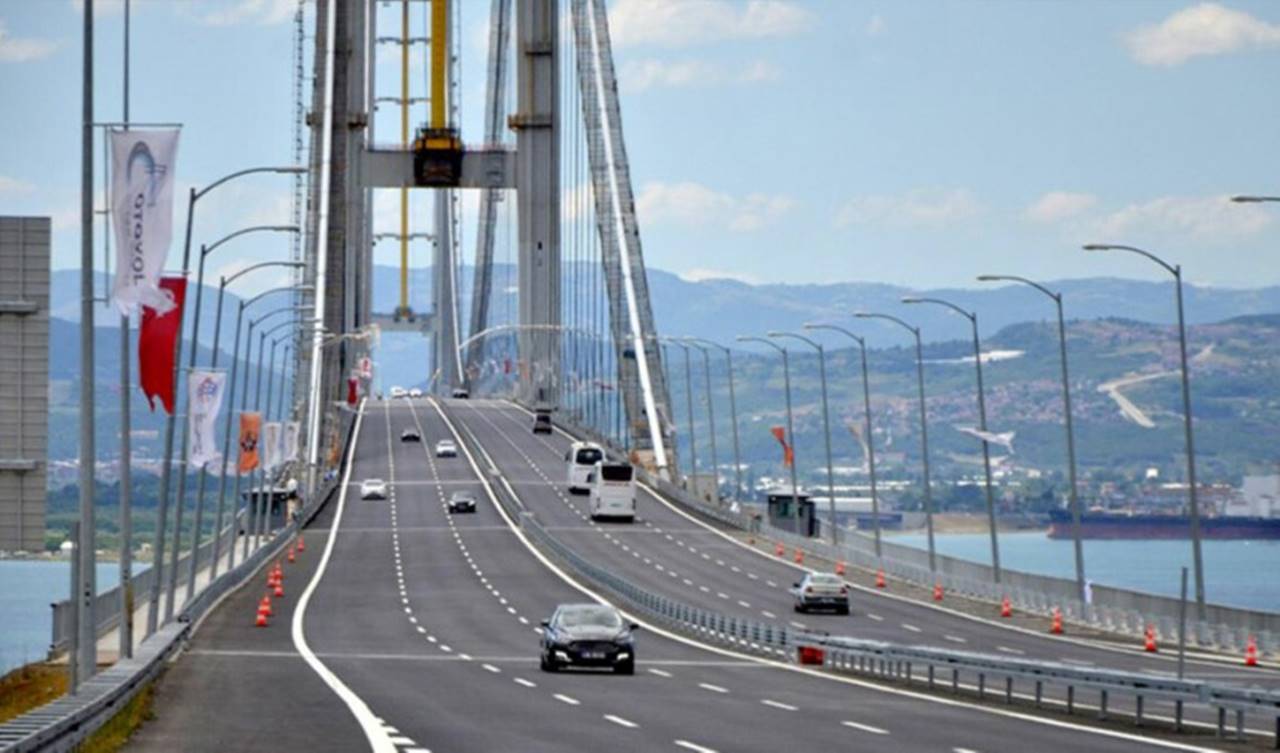 Araç sahipleri dikkat: Köprü ve otoyollara dev zam