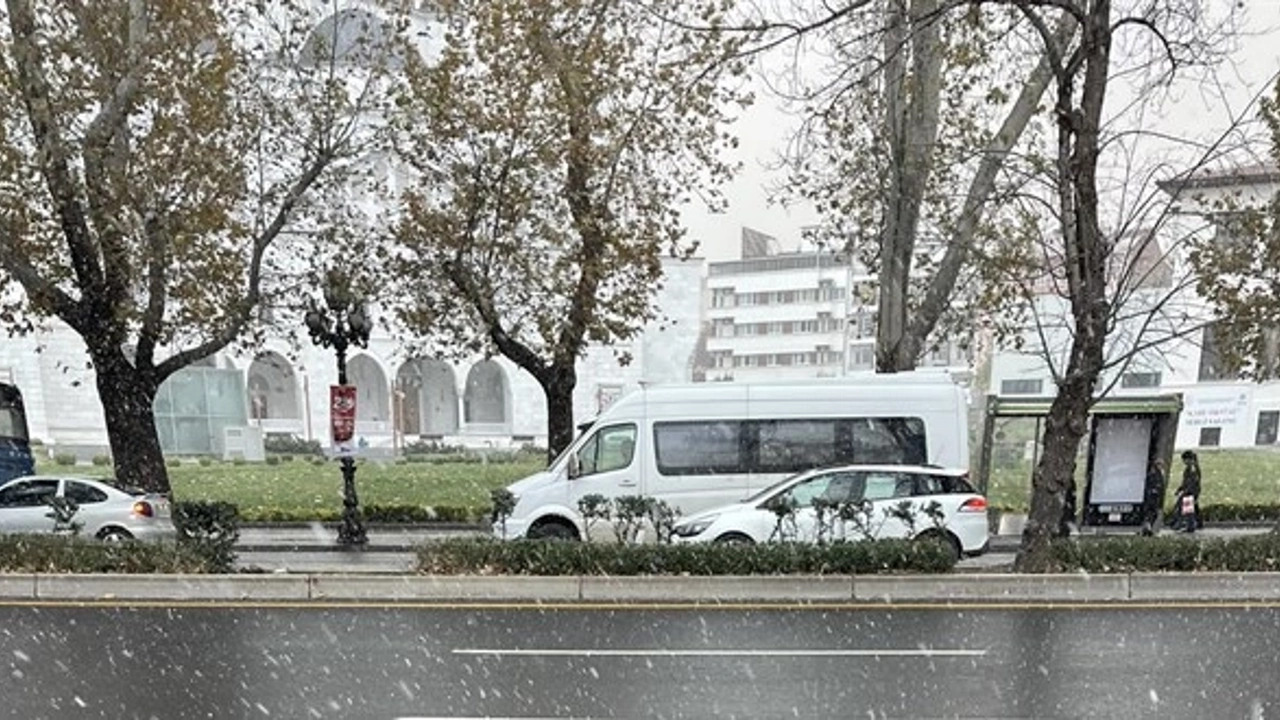 Ankara'nın birçok bölgesi beyaz örtüyle kaplandı