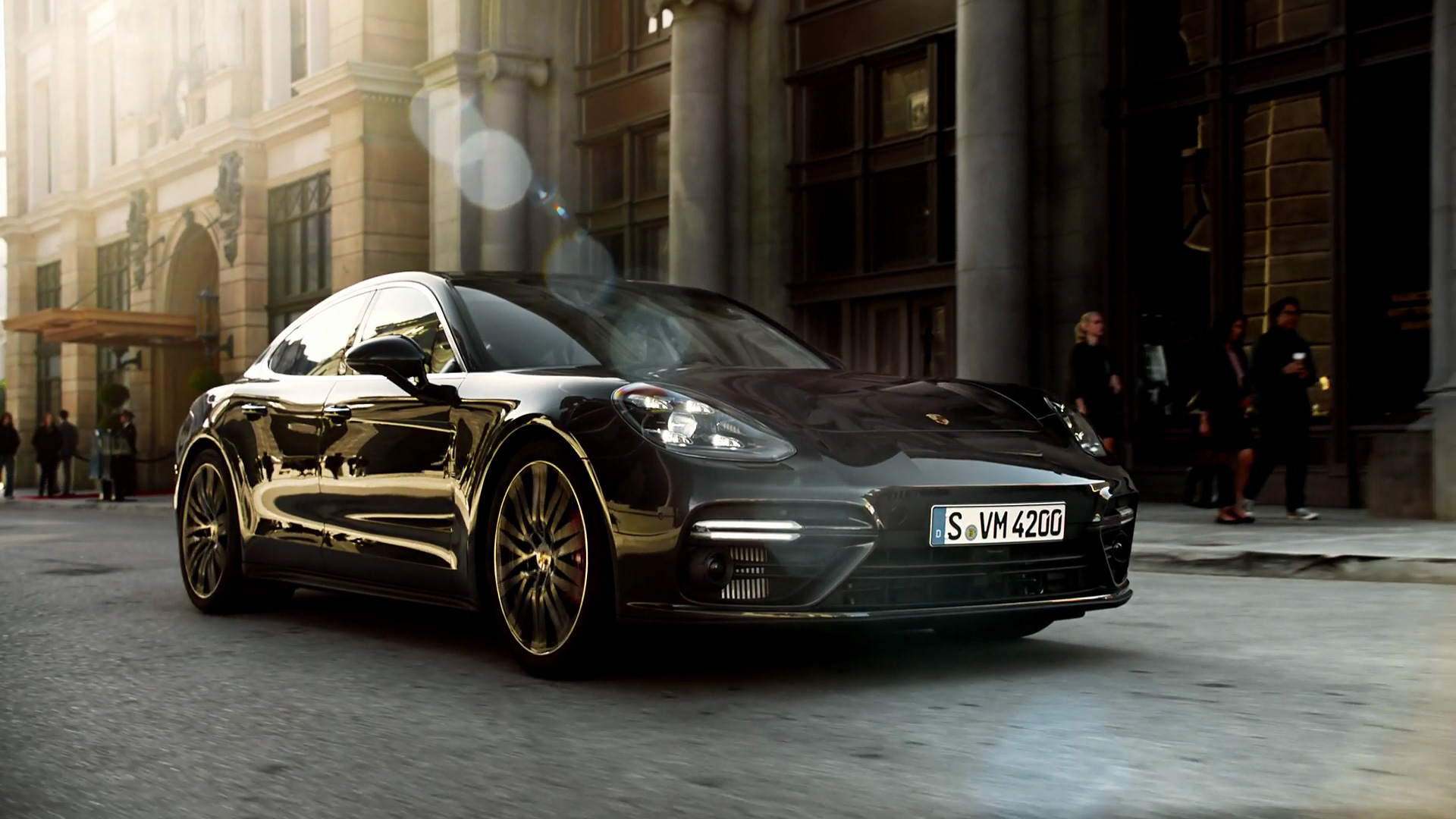 porsche-panamera-modelleri-video1