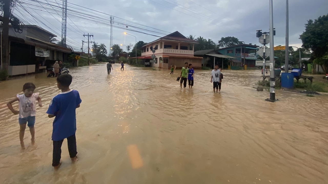 Binlerce ev etkilendi! Tayland'da sel felaketi