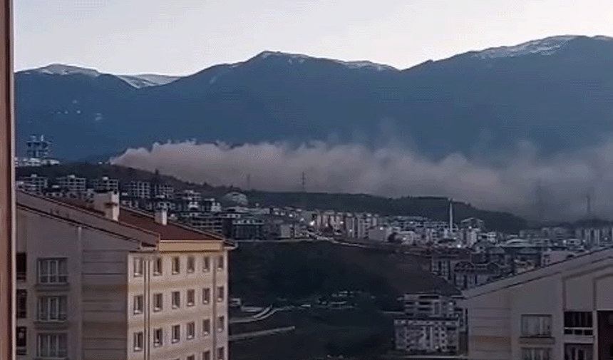 Bursa'da Hava Kirliliği Alarmı: O Fabrikadan Gri Dumanlar Yükseliyor