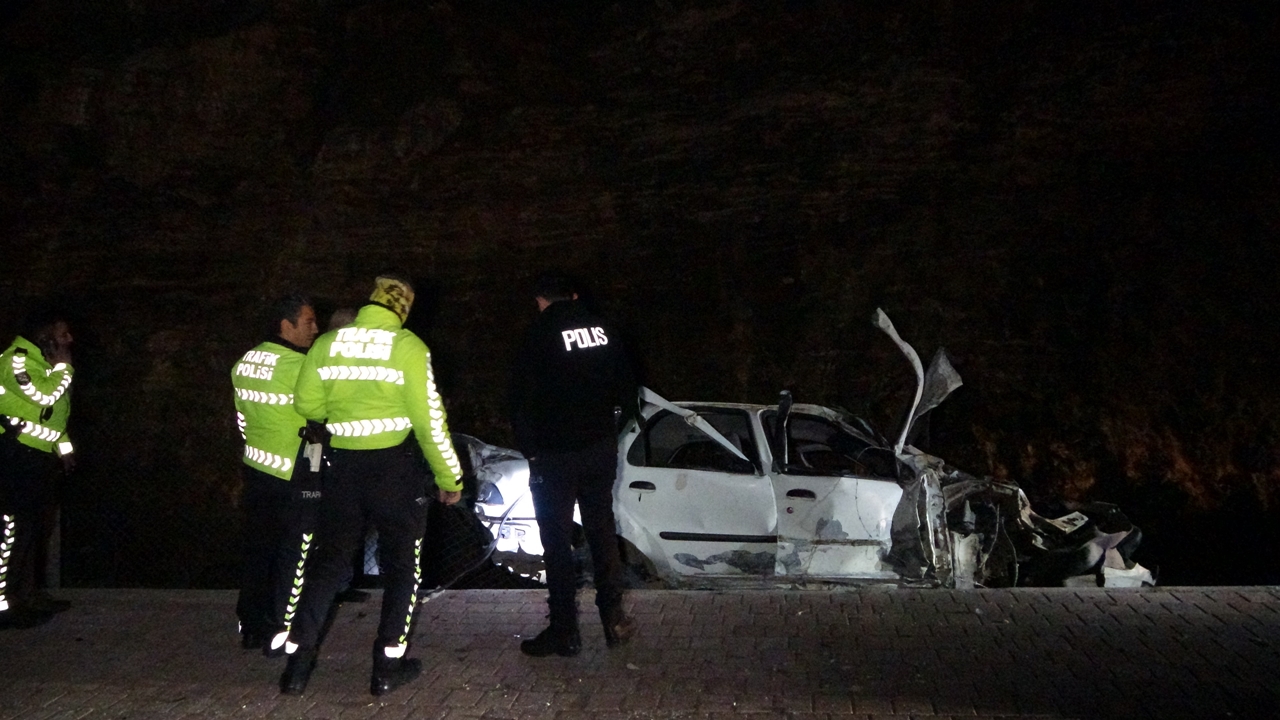 Antalya'da alkollü sürücünün kullandığı otomobil takla attı