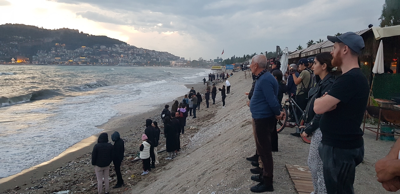 Buz gibi denize giren sarhoş adam, hayatını kaybetti