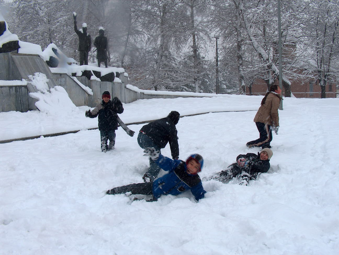 Genç Gazete İnegöl'de Yoğun Kar Yağışı Ekipler Teyakkuzda! (6)