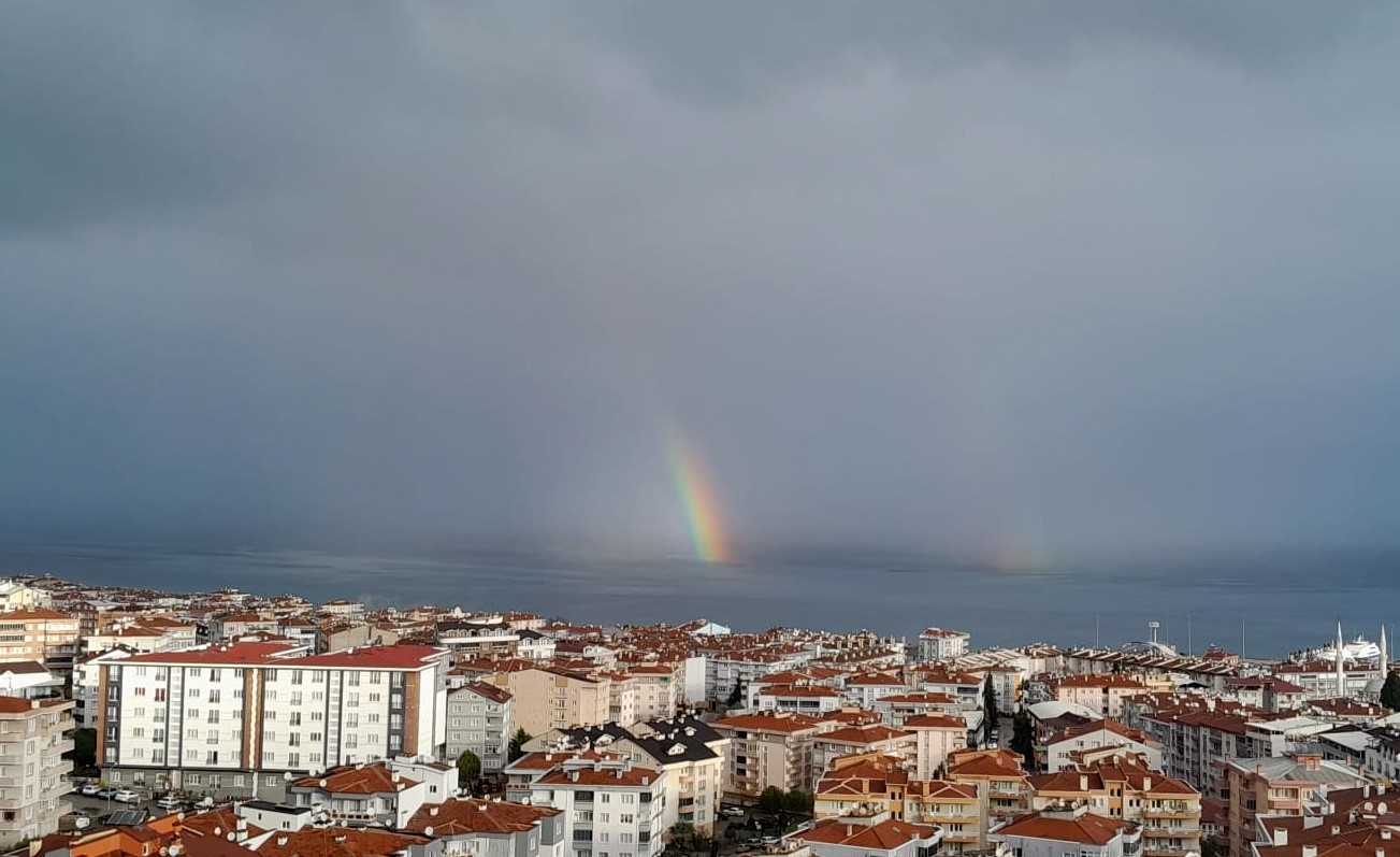 Genç Gazete Mudanya'da Göz Kamaştıran Doğa Olayı Denizde Gökkuşağı Şöleni (1)