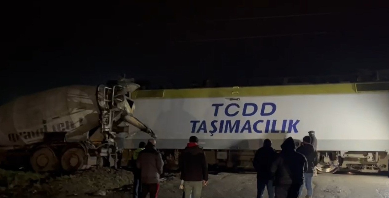 Genç Gazete Tekirdağ'da Tren Kazası 80 Yolcu Kurtarıldı (3)