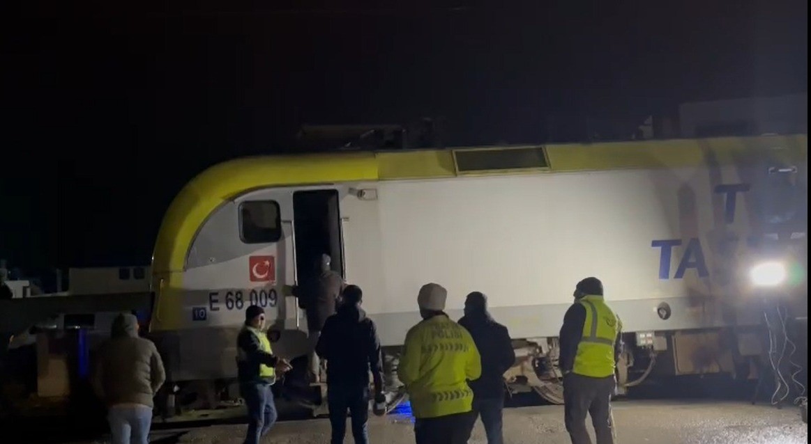 Genç Gazete Tekirdağ'da Tren Kazası 80 Yolcu Kurtarıldı (4)
