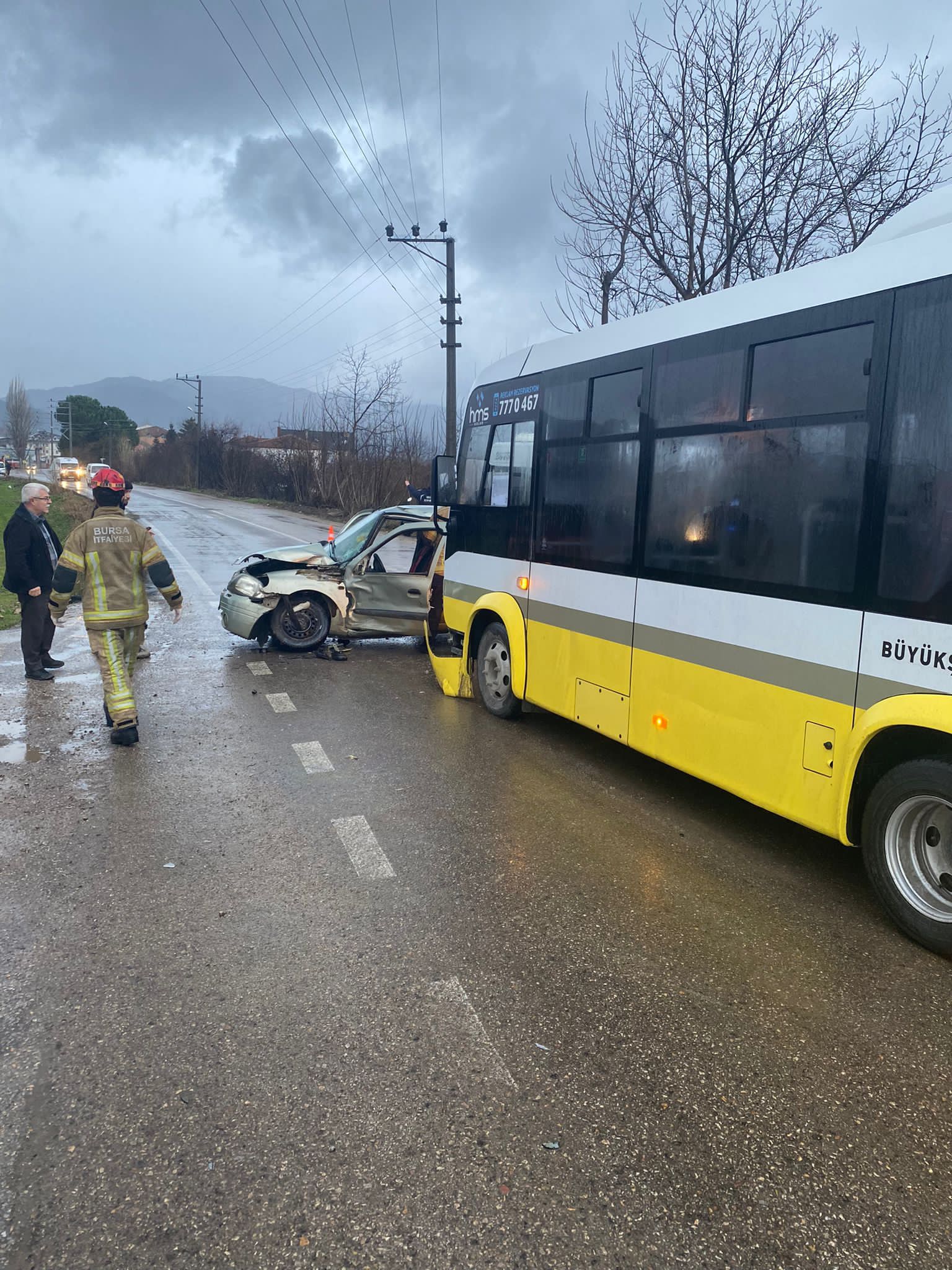 İnegöl'de Trafik Kazası Otobüs Ve Araç Çarpıştı, 1 Yaralı