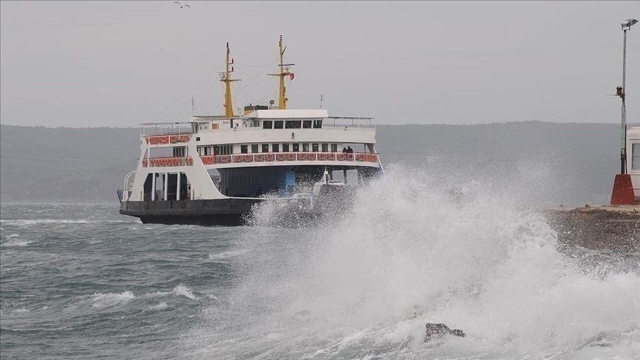 İstanbul ve İzmir'de vapur seferleri iptal edildi