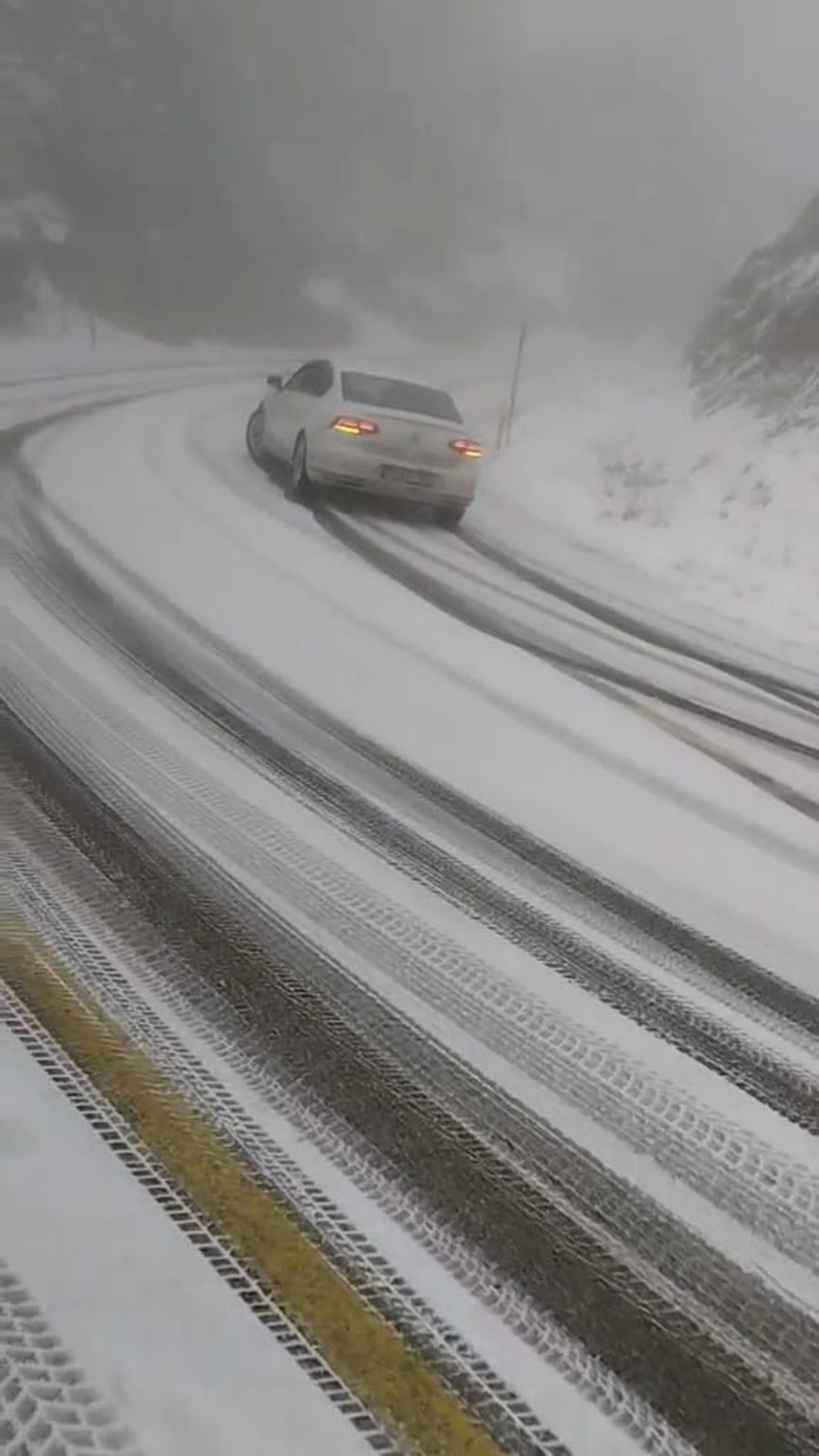 Yoğun Kar: İnegöl-Domaniç yolu kapatıldı