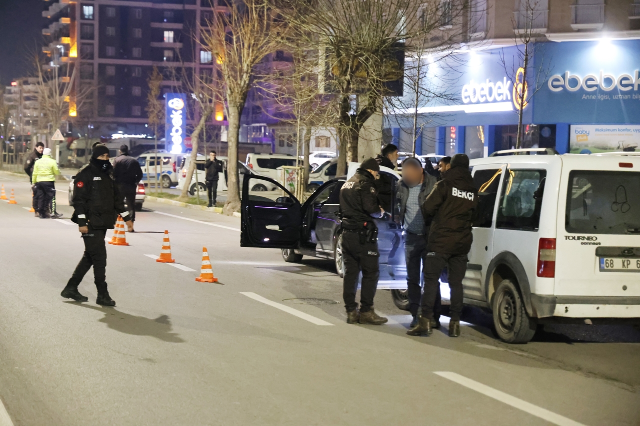 Aksaray polisinden şok uygulama