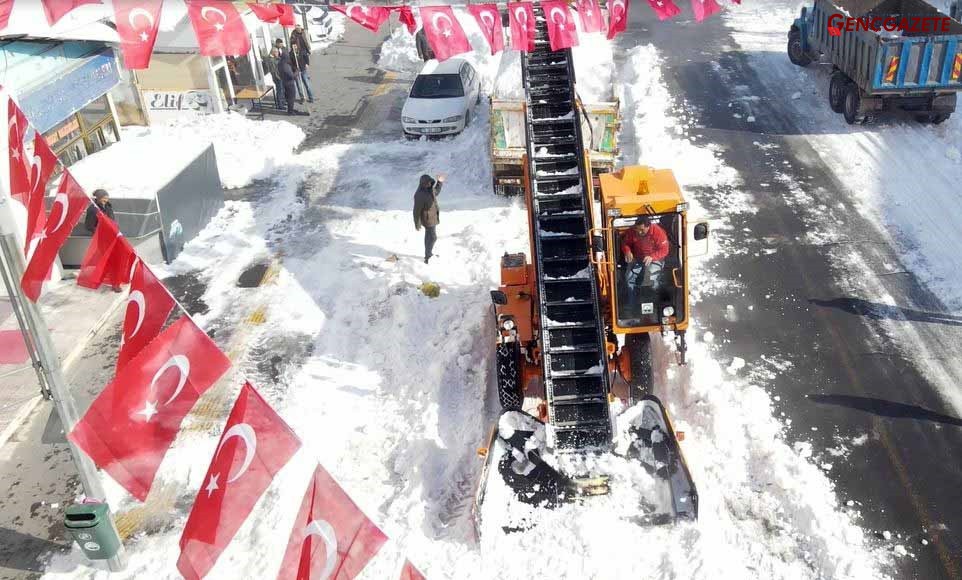 Genç Gazete Ardahan'da 55 Yılın Kar Rekoru Kırıldı Kar Yığınları Şehir Dışına Taşınıyor! (1)